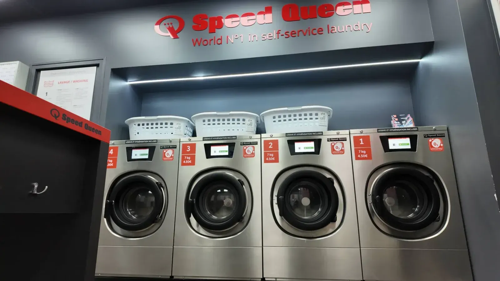 The four 7 kg washing machines and their baskets under the launderette's Speed Queen sign, 3 Square Paul Paray, Paris 17ᵉ