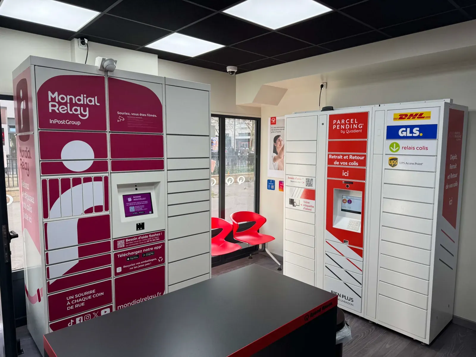 Consignas de paquetes Mondial Relay y multitransportista instaladas en la lavandería, 3 Square Paul Paray, Paris 17ᵉ